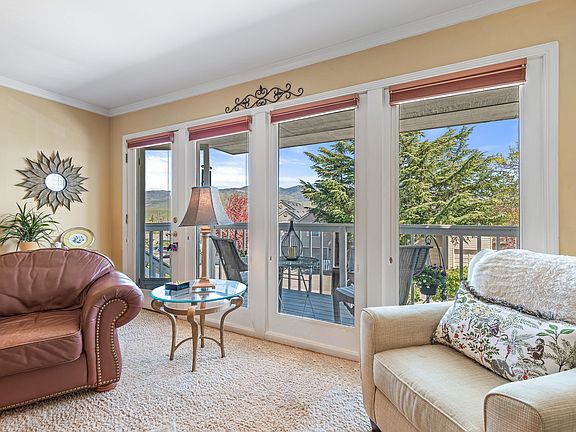 3rd image of 493 Lori Ln