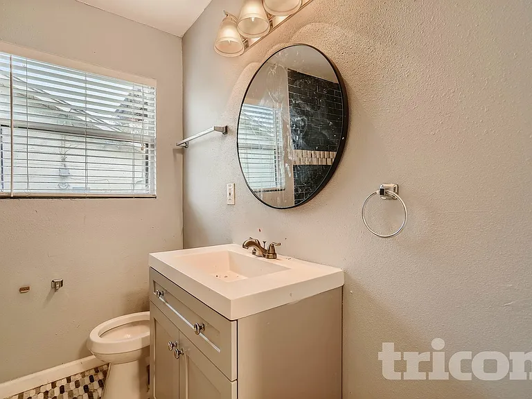 209 Scott Ave — Photo 8