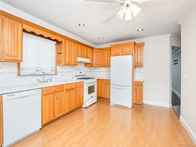 884 Saw Mill River Rd — Photo 3