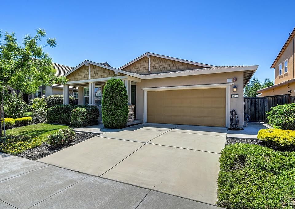 1st image of 402 Crimson Cir