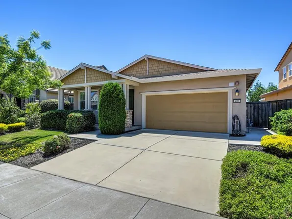402 Crimson Cir, Vacaville, CA 95687