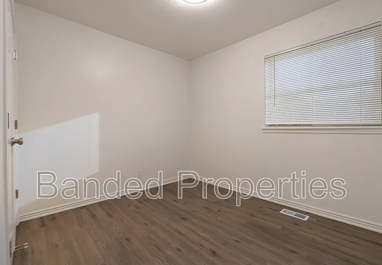 325 E Mill St S #3 — Photo 21