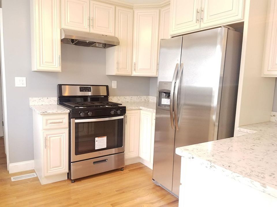 2nd image of 21-23 Selwyn Rd #23