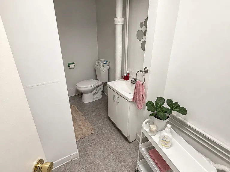 220 E State St #2 — Photo 5