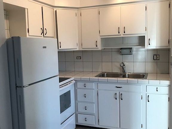 3rd image of 150 E Lake St APT 13B