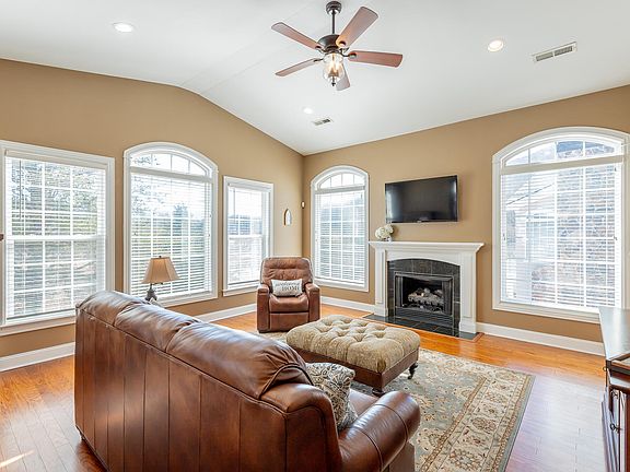 4th image of 1109 Renaissance Ct