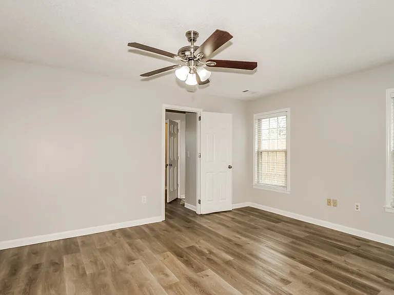 7308 Schilling Cv E — Photo 11