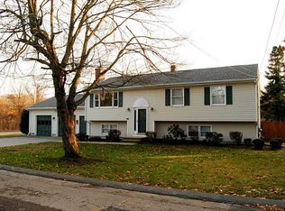 2 4th St, Barrington, RI 02806