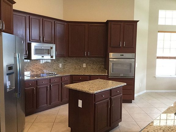4th image of 13986 Magnolia Glen Cir