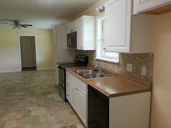 Kitchen/Dining Area