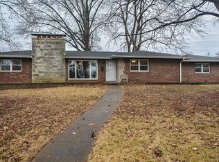 6 Powder Mill Rd, Belleville, IL 62223