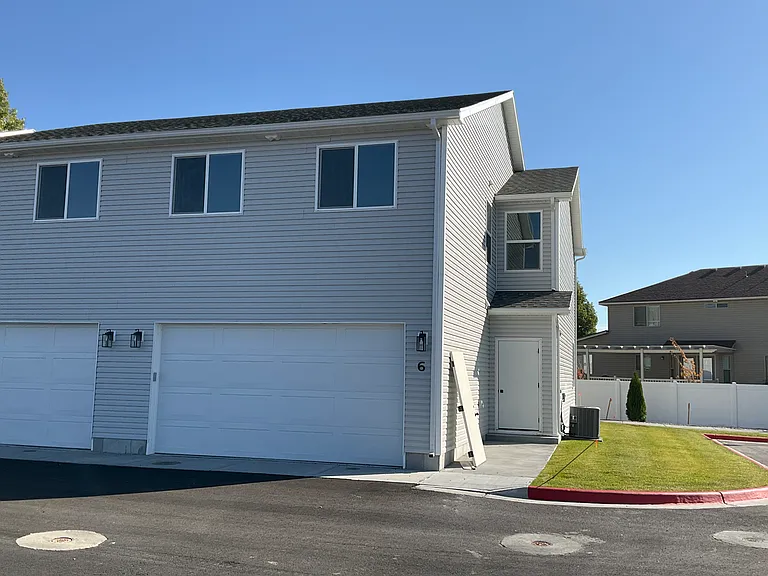 824 E Sunnyside Rd #6 — Photo 2