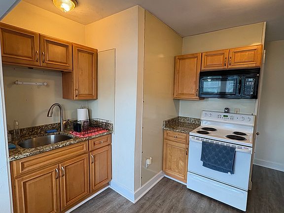4th image of 31 Snowling Rd APT 2