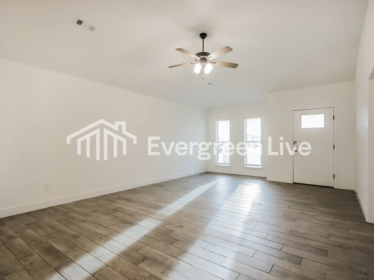 3 bed, 2.0 bath, 1550 sqft, $1,645 — Photo 3