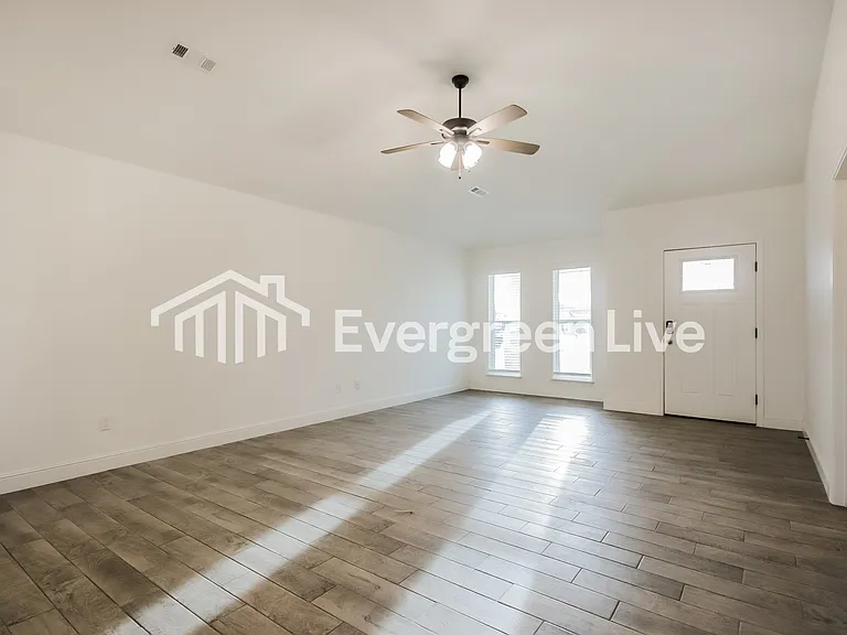 5900 Hoover St — Photo 3