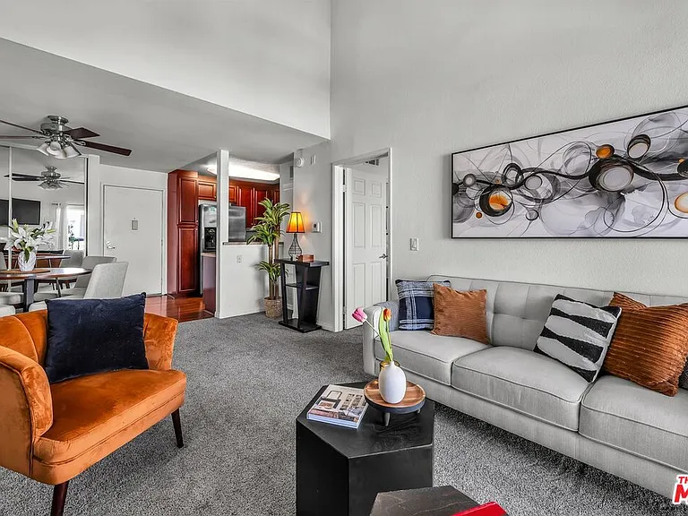 21520 Burbank Blvd #313 — Photo 1