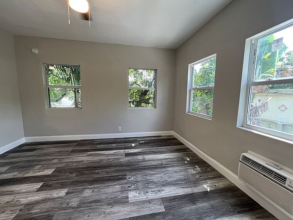 5th image of 1856 Lincoln St #11