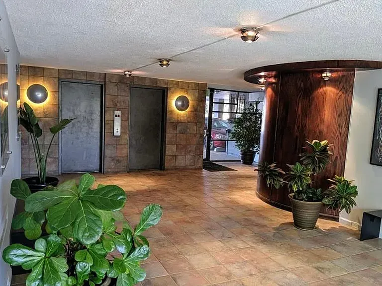 909 Logan St #9ER — Photo 8