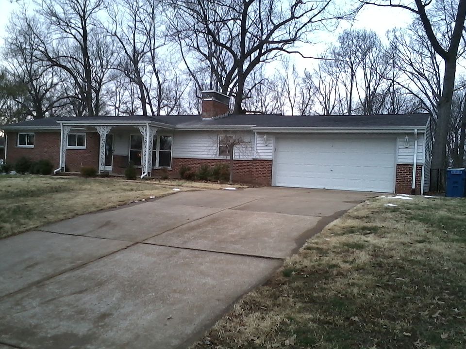 1st image of 4 Fawnwood Dr