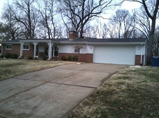 4 Fawnwood Dr, Saint Louis, MO 63128