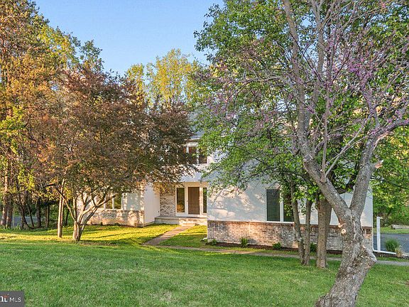 3rd image of 311 Rolling Knoll Dr