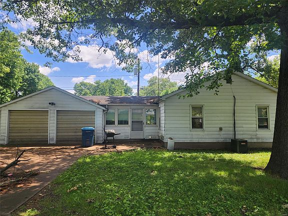 2nd image of 847 Longfellow Ave