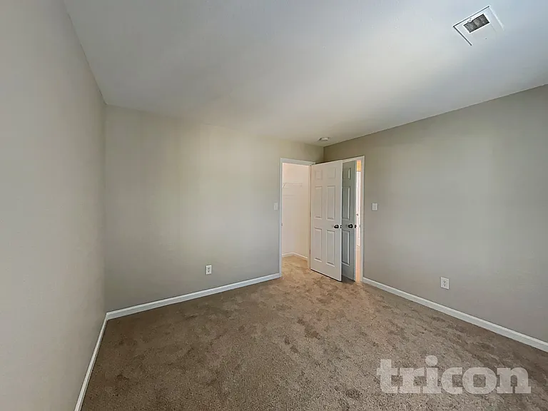 4504 Valendra Dr — Photo 11