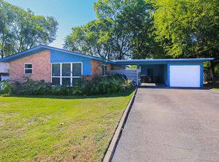 912 Glencrest Ln, Longview, TX 75601