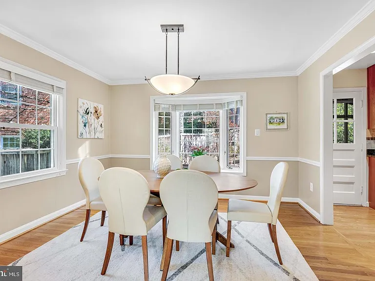 7515 Cayuga Ave — Photo 2