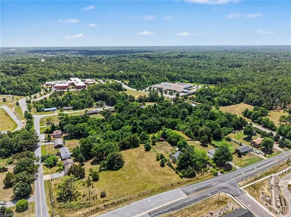 4805 Harvey Rd, Jamestown, NC 27282