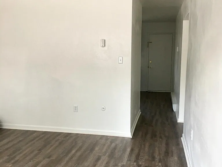 68 Gloria Ave — Photo 6