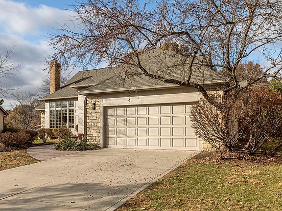 3rd image of 489 Blue Heron Ct