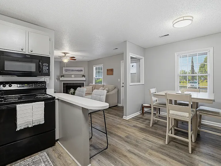 Westpointe Apartments — Photo 17