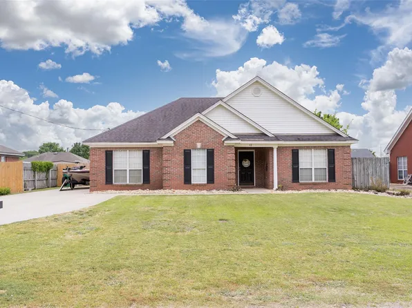 48 Mossey Ln, Millbrook, AL 36054