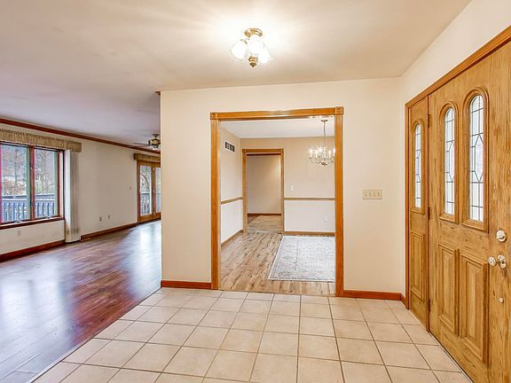 5th image of 591 Glenwood Dr
