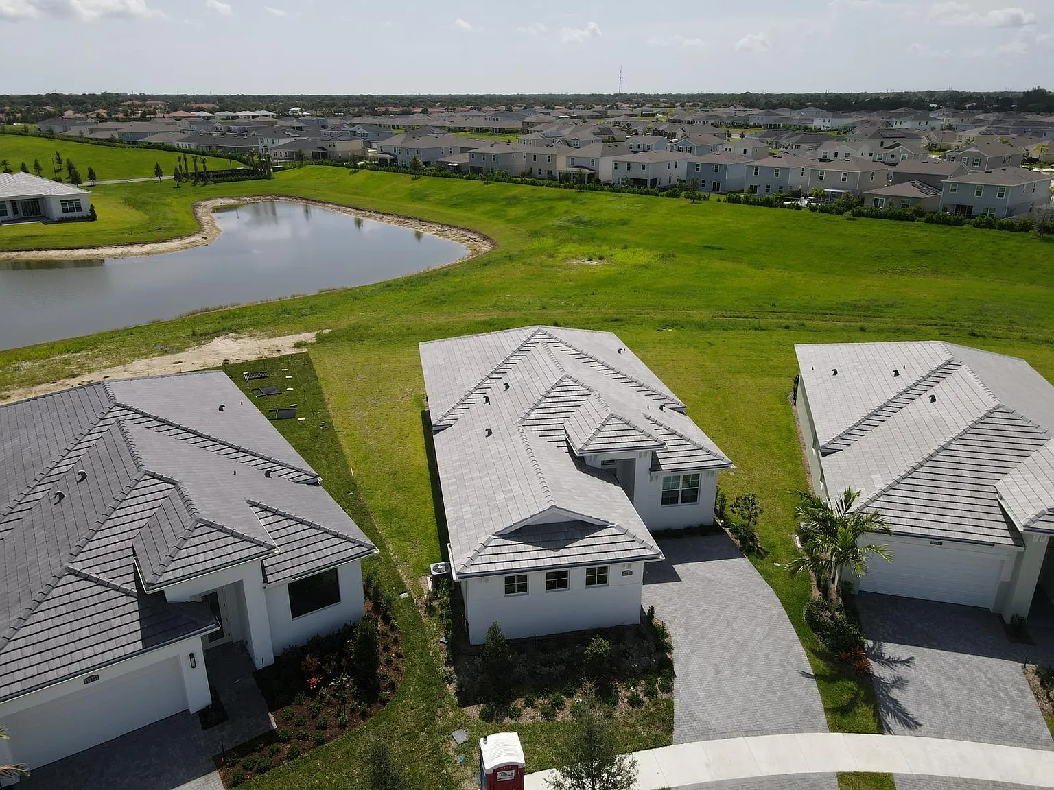3 bed, 3.0 bath, 2129 sqft, $4,900 — Photo 3