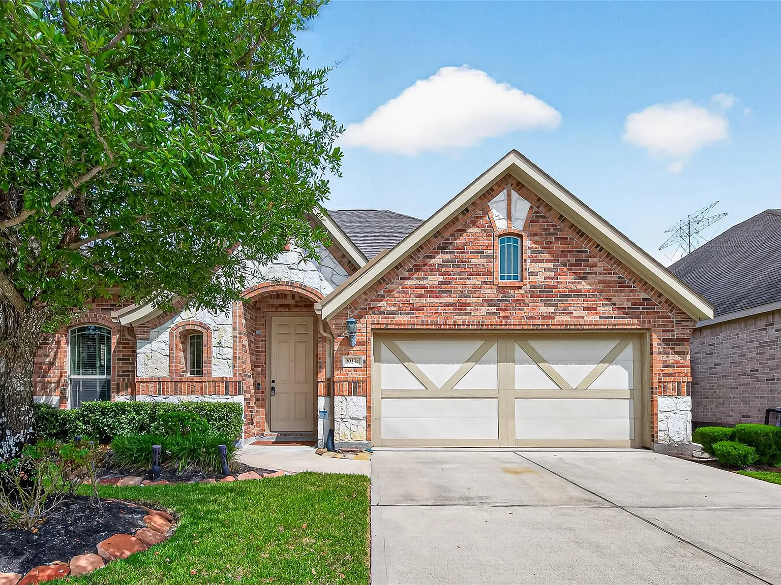 3 bed, 2.0 bath, 2029 sqft, $2,495 — Photo 4
