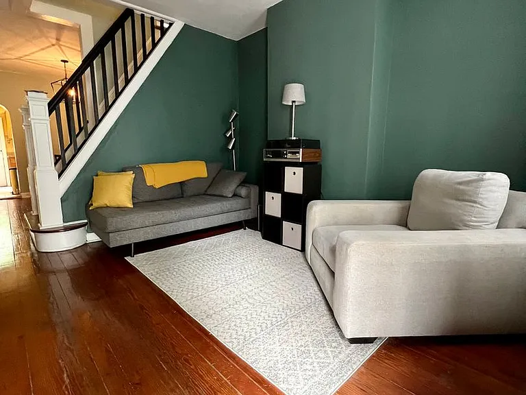 4872 Ogle St — Photo 2