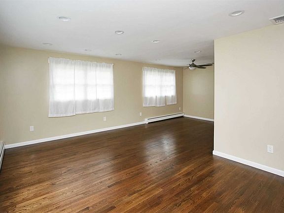 3rd image of 159 Aspen St
