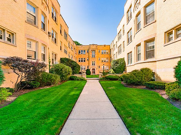 5th image of 5055 N Wolcott Ave