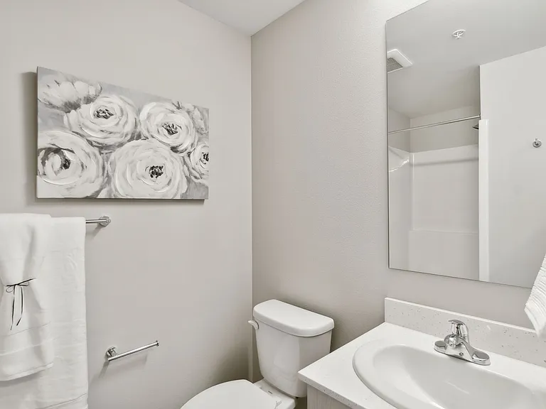Divine Court Apartments — Photo 43