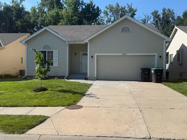 15305 Saratoga St, Omaha, NE 68116