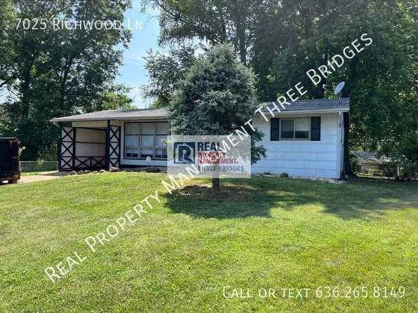7025 Richwood Ln, Hazelwood, MO 63042