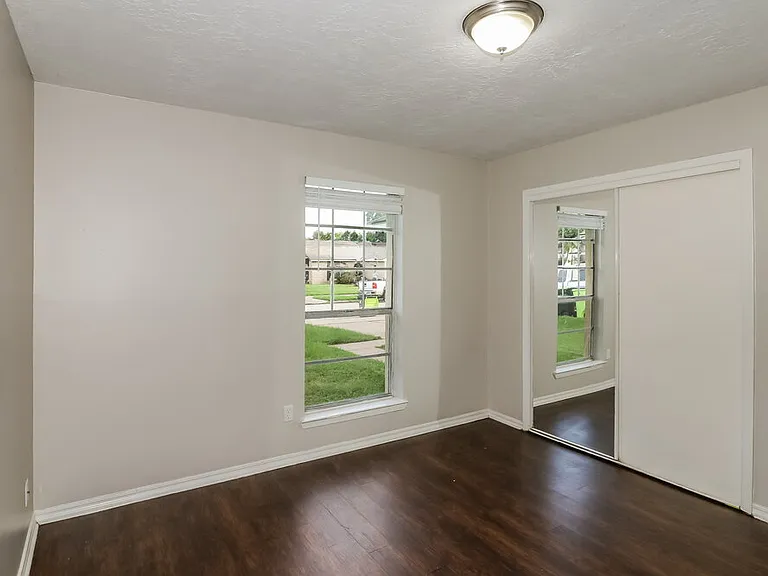 20250 Telegraph Square Ln — Photo 12