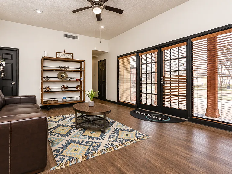Riverbend Apartments — Photo 13