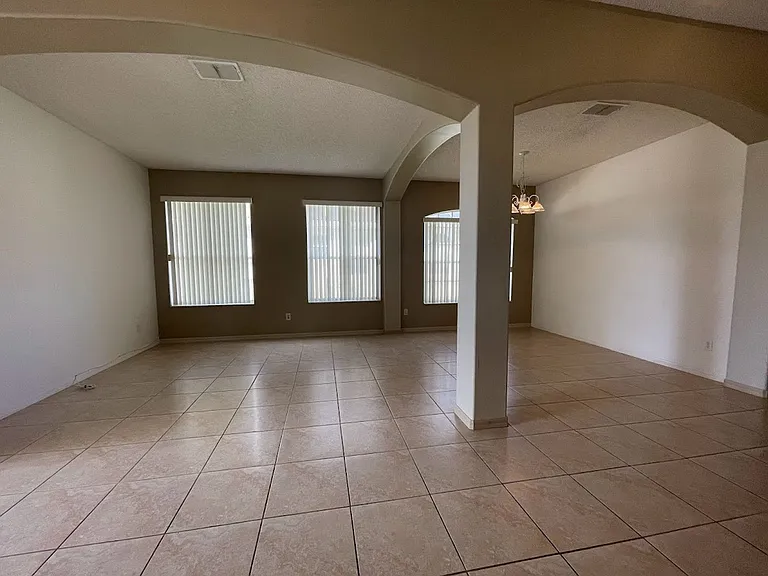 1819 Wedgewood Way — Photo 4