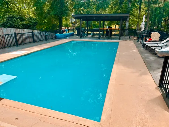 218 McFadyen Dr, Fayetteville, NC 28314