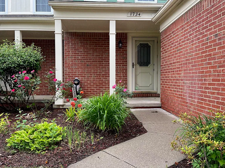1734 Christopher Dr — Photo 2