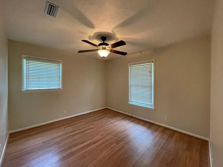 105 Kingston Dr — Photo 10