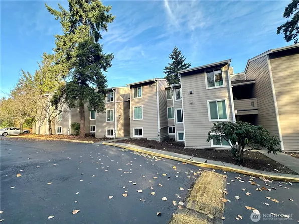19851 25th Avenue NE #204, Shoreline, WA 98155